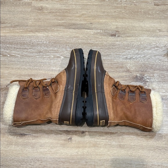 Vintage SOREL Caribou Shearling Boots W9.5/M8 Made in Canada Leather/Wool Lined - Picture 4 of 15